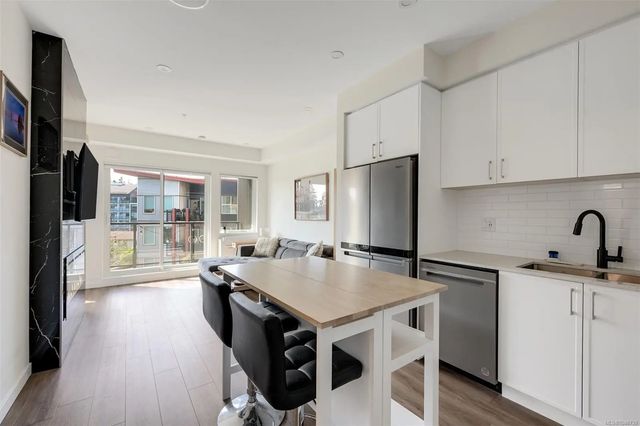 2 of 41 - 654 Granderson Rd 407, Langford, BC