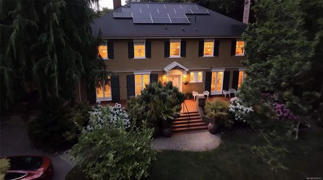2 of 60 - 990 Terrace Ave, Victoria, BC