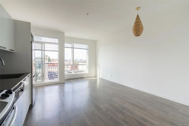 2 of 27 - 517 Fisgard St 510, Victoria, BC