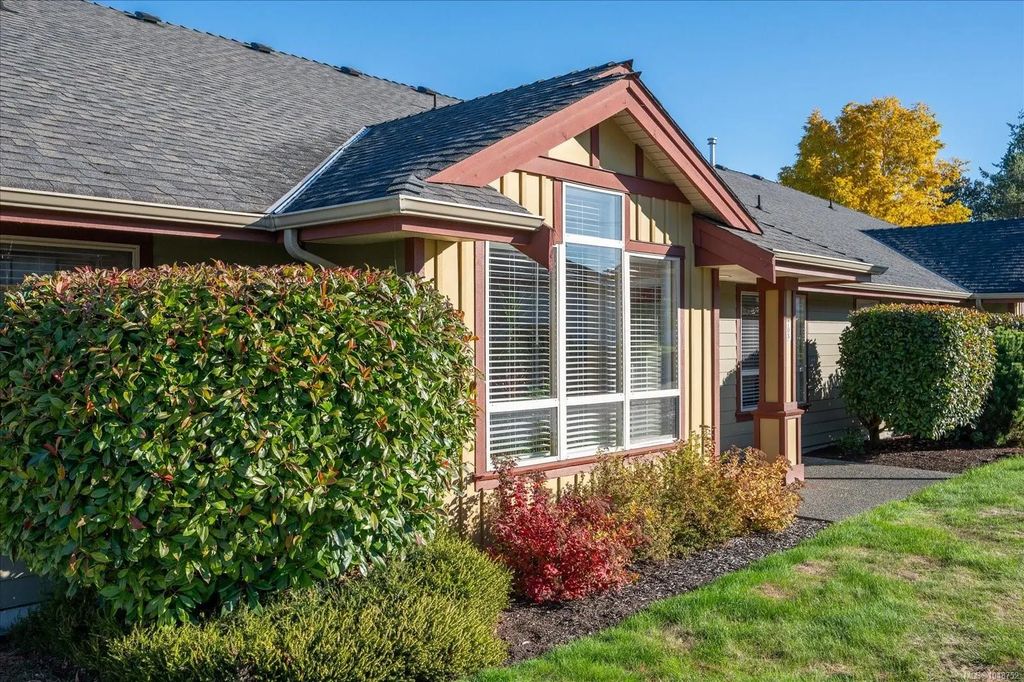261 Mills St 703, Parksville
