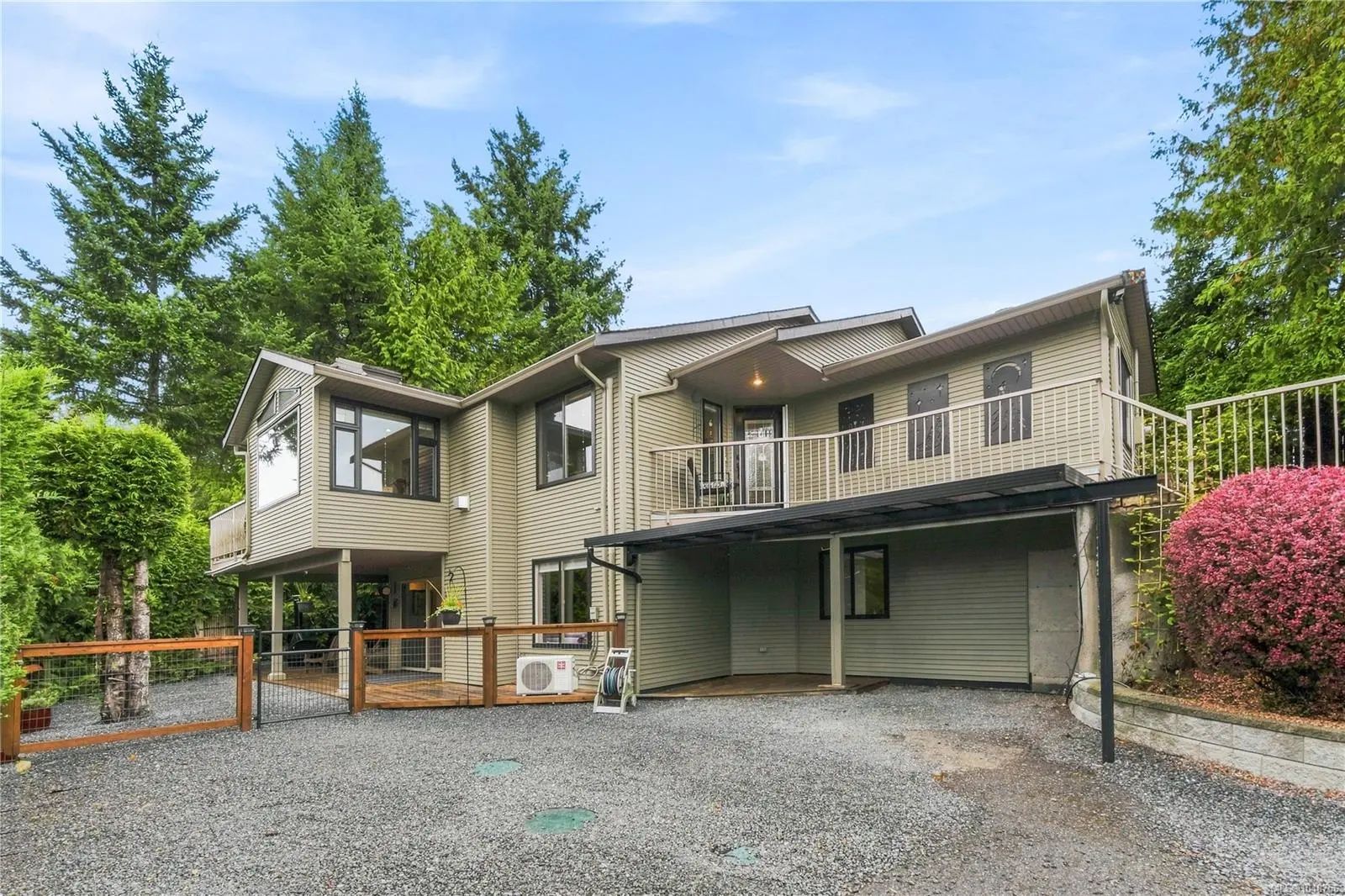 Residential Real Estate for Sale at 1676 Lailah's Loop in the city of Qualicum Beach by MLS #1048756