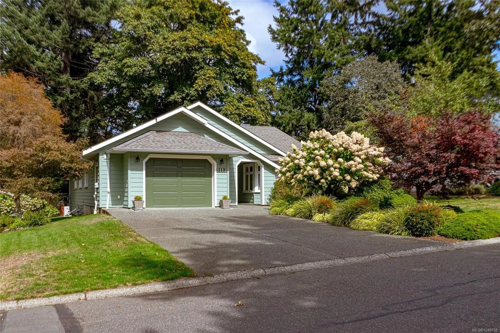 1112 Vic Pl, Central Saanich