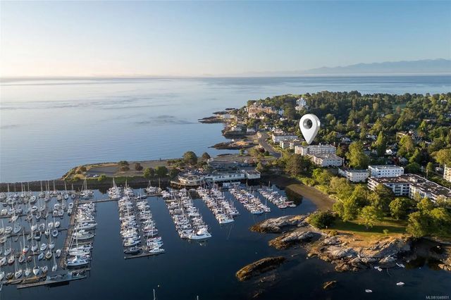 2 of 40 - 1312 Beach Dr 105, Oak Bay, BC