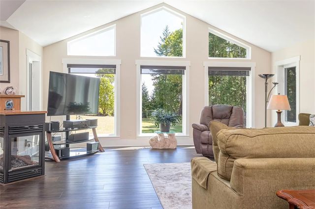 2 of 77 - 1737 Galvin Pl, Qualicum Beach, BC