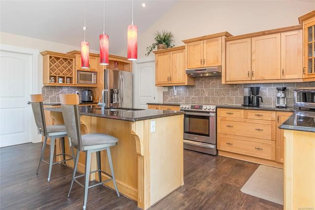 3 of 77 - 1737 Galvin Pl, Qualicum Beach, BC