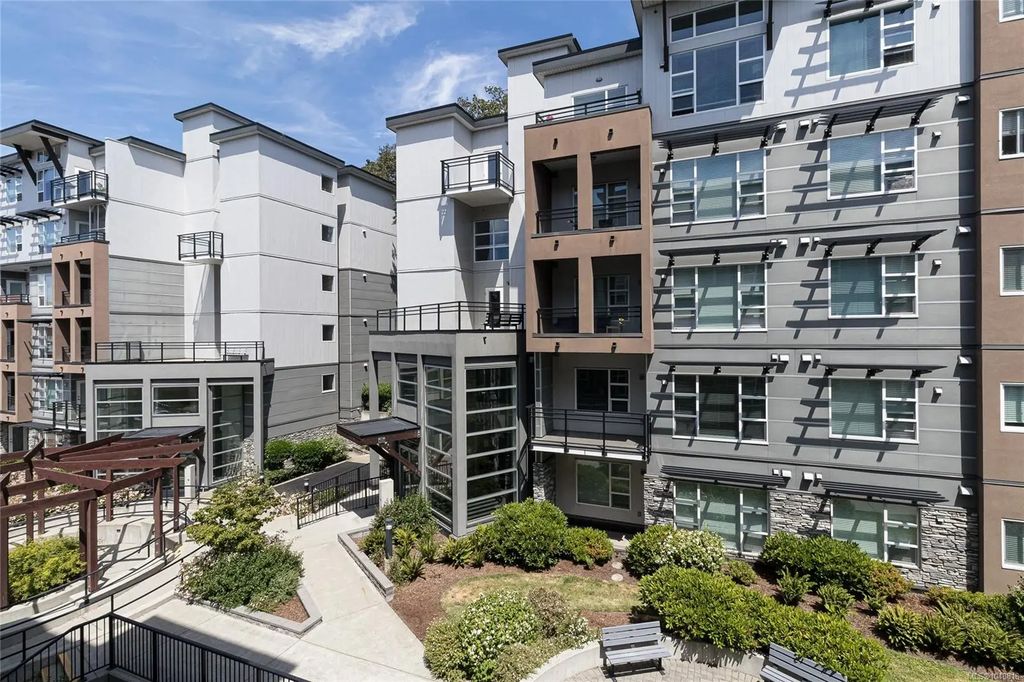 1020 Inverness Rd 302, Saanich