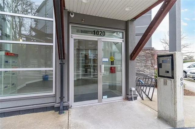 3 of 33 - 1020 Inverness Rd 302, Saanich, BC