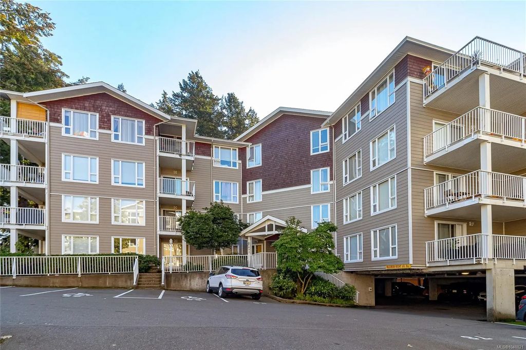 893 Hockley Ave 401, Langford