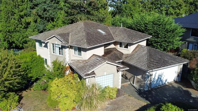 2 of 4 - 5358 Bayshore Dr, Nanaimo, BC