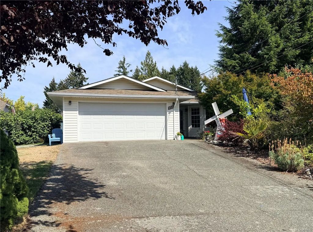 555 Hooper Pl, Ladysmith