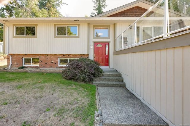 2 of 44 - 1215 Cloake Hill Rd, North Saanich, BC