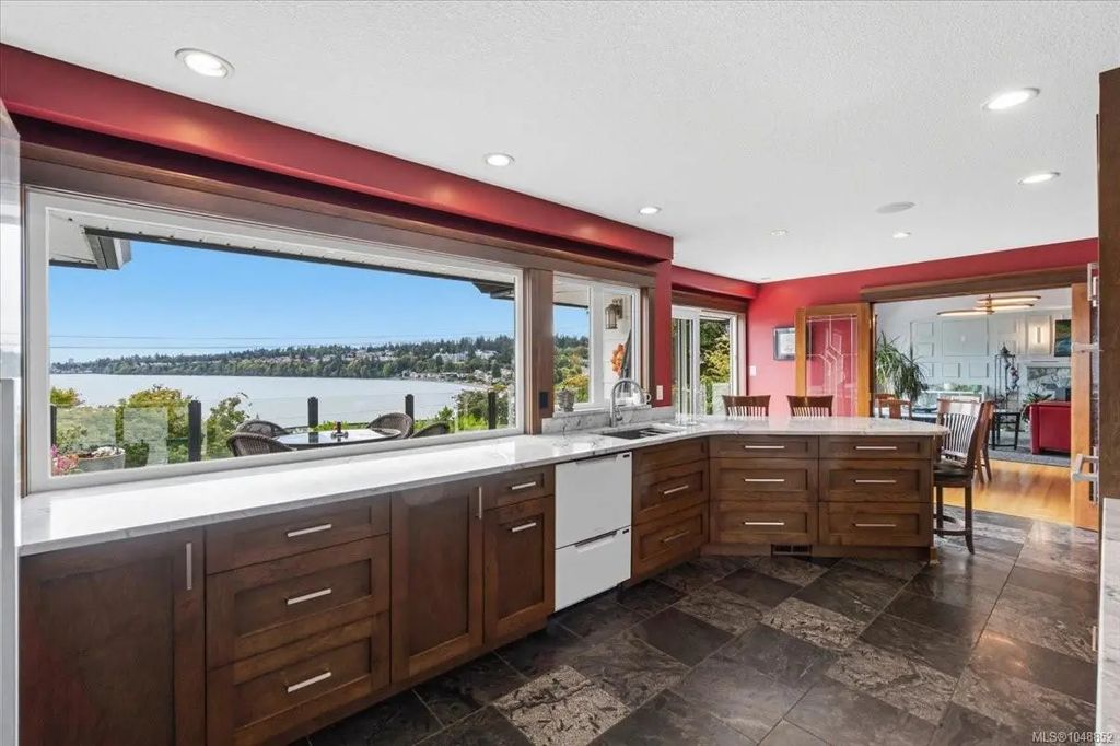 1410 Sherwood Dr, Nanaimo
