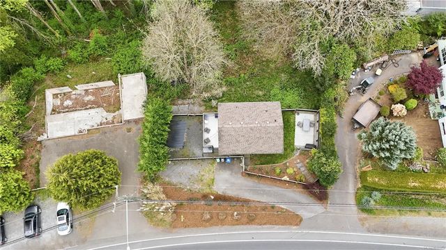 2 of 34 - 3129 Departure Bay Rd, Nanaimo, BC