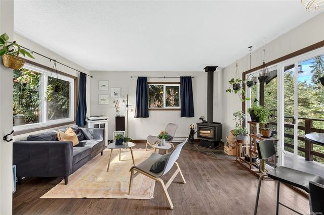 4 of 37 - 138 Woodland Dr, Salt Spring, BC