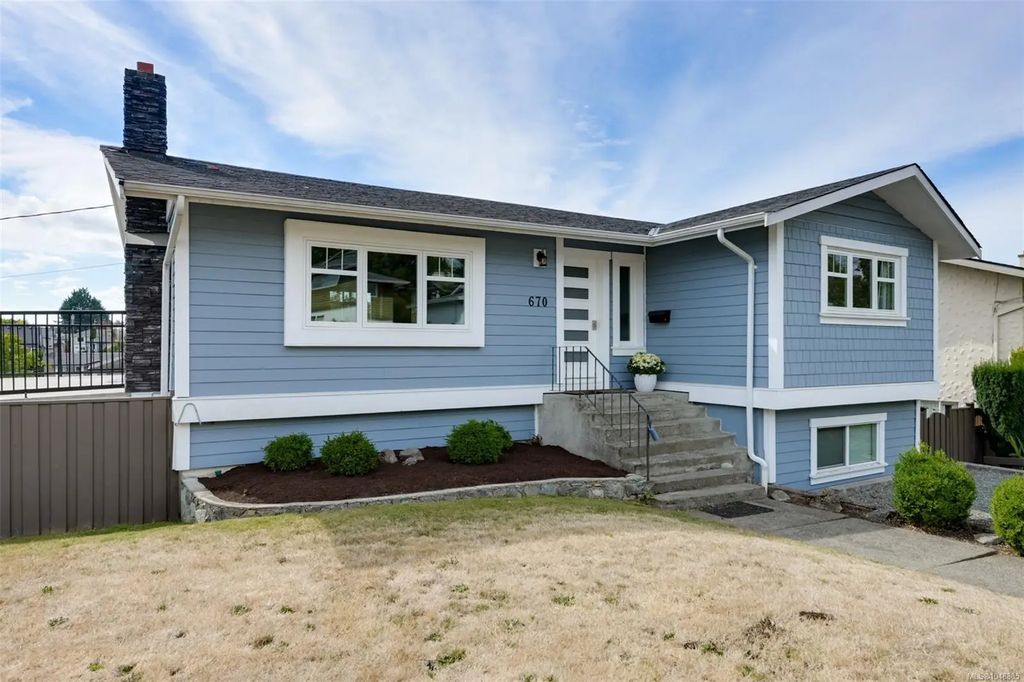 670 Polyanthus Cres, Saanich