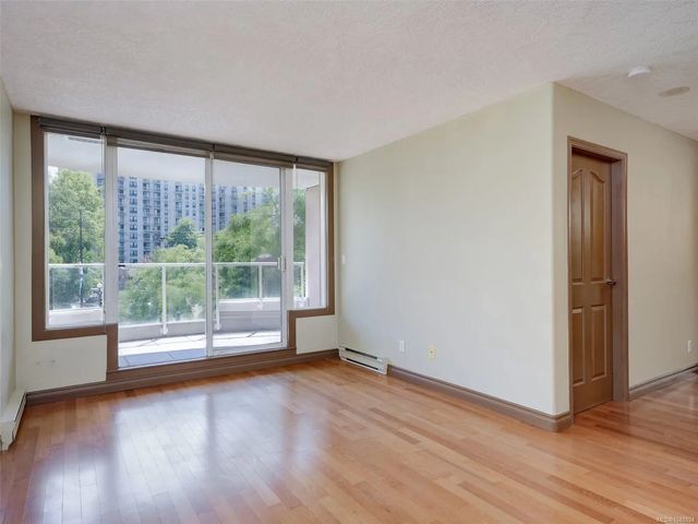 4 of 28 - 930 Yates St 205, Victoria, BC