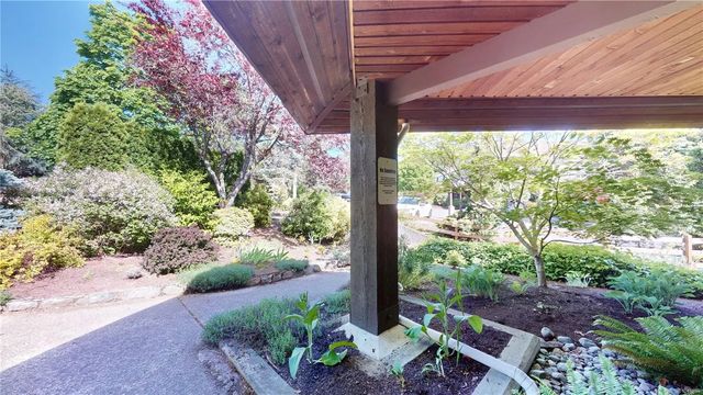 2 of 32 - 4678 Elk Lake Dr 499d, Saanich, BC