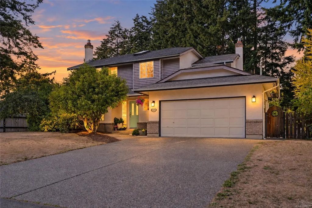 6938 Wallace Dr, Central Saanich