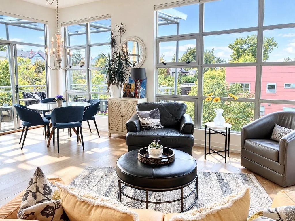 797 Tyee Rd 401, Victoria