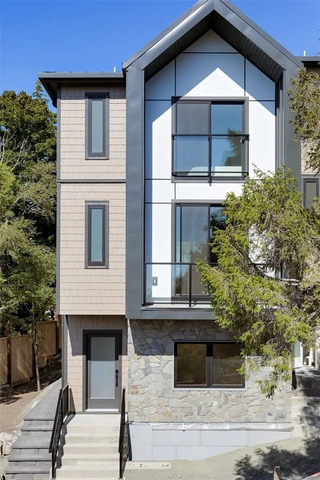 2 of 74 - 519 Foul Bay Rd 2, Victoria, BC