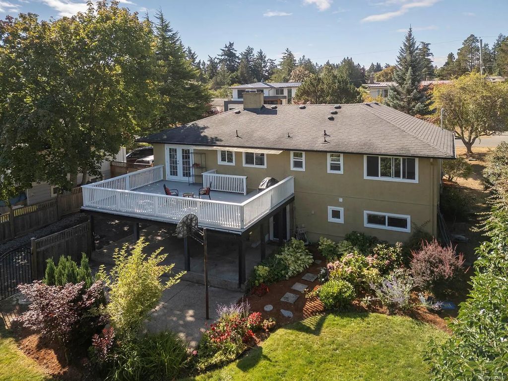 1924 Casa Marcia Cres, Saanich