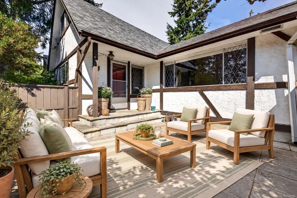 2214 Mccoy Rd, Saanich