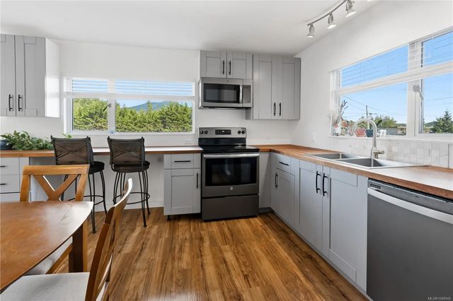 5 of 44 - 1802 Peninsula Rd, Ucluelet, BC