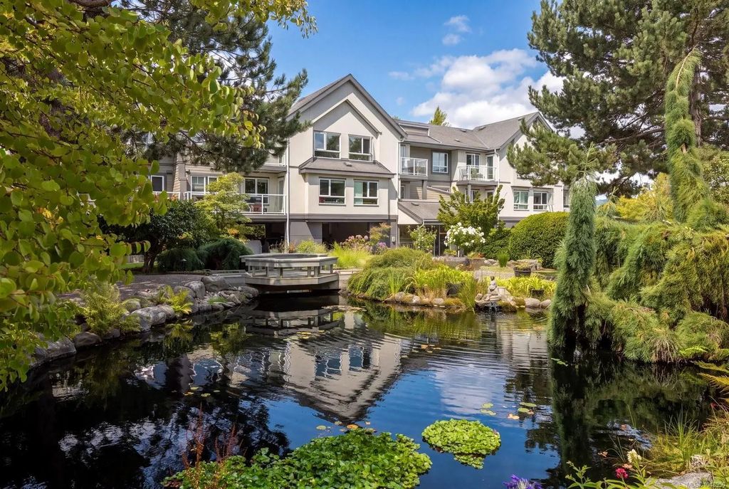2245 James White Blvd 334, Sidney