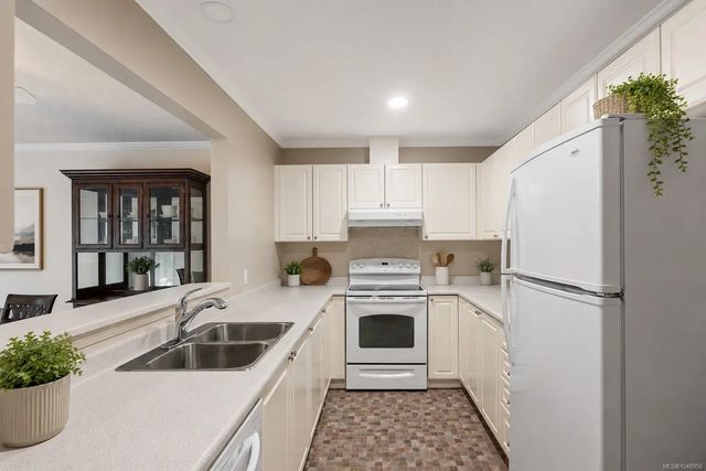 2 of 23 - 2245 James White Blvd 334, Sidney, BC