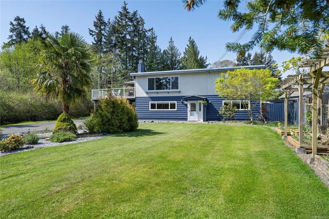2 of 39 - 1677 Acacia Rd, Nanoose Bay, BC