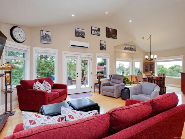 2 of 38 - 19 Carly Lane, View Royal, BC