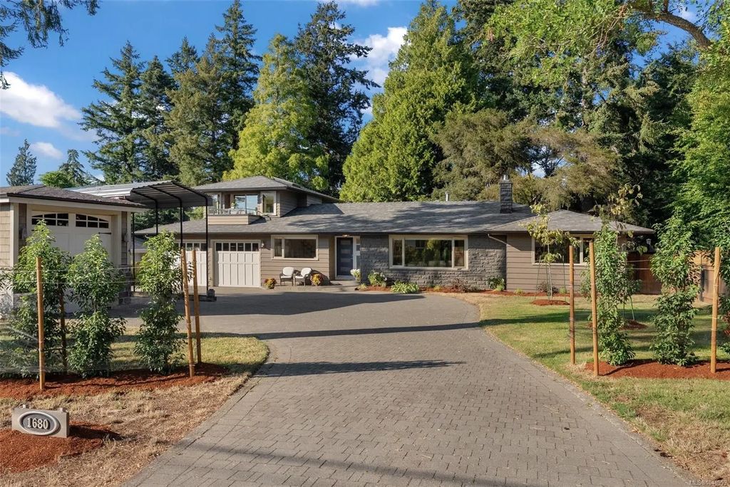 1680 Ash Rd, Saanich