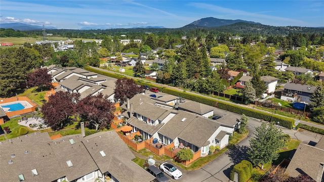 2 of 48 - 2070 Amelia Ave 23, Sidney, BC