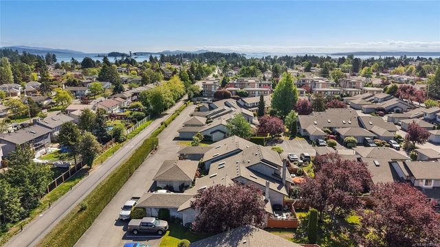 3 of 48 - 2070 Amelia Ave 23, Sidney, BC