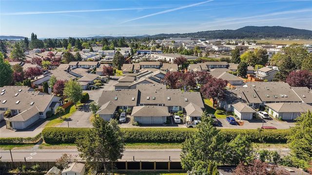 4 of 48 - 2070 Amelia Ave 23, Sidney, BC