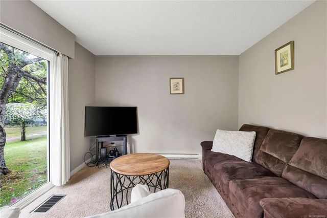 4 of 41 - 3987 Gordon Head Rd 4, Saanich, BC