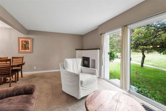 5 of 41 - 3987 Gordon Head Rd 4, Saanich, BC