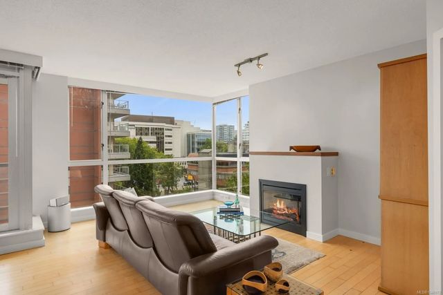2 of 37 - 732 Cormorant St 605, Victoria, BC