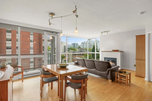 3 of 37 - 732 Cormorant St 605, Victoria, BC