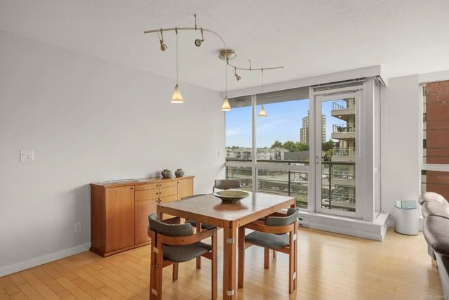 4 of 37 - 732 Cormorant St 605, Victoria, BC