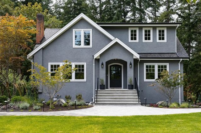 3 of 73 - 2535 Queenswood Dr, Saanich, BC