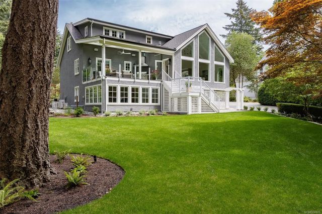 4 of 73 - 2535 Queenswood Dr, Saanich, BC