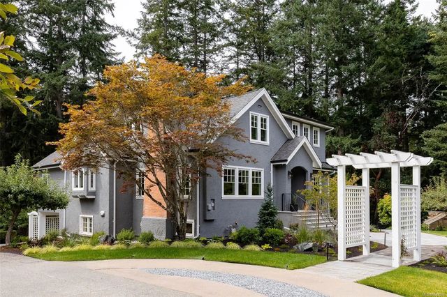 5 of 73 - 2535 Queenswood Dr, Saanich, BC