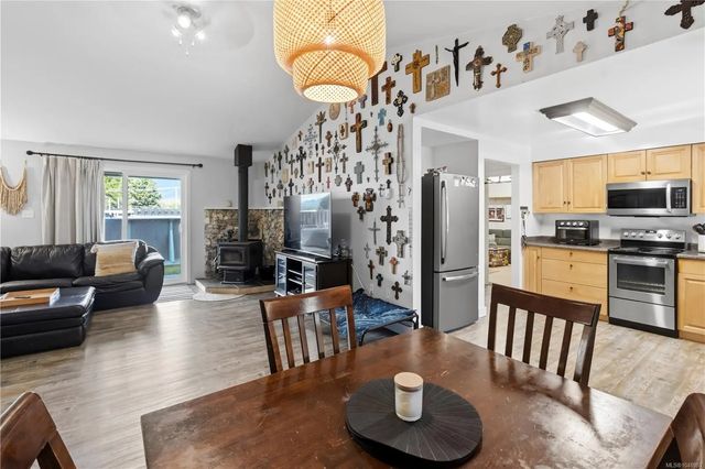 5 of 31 - 1626 Larch Rd, Ucluelet, BC