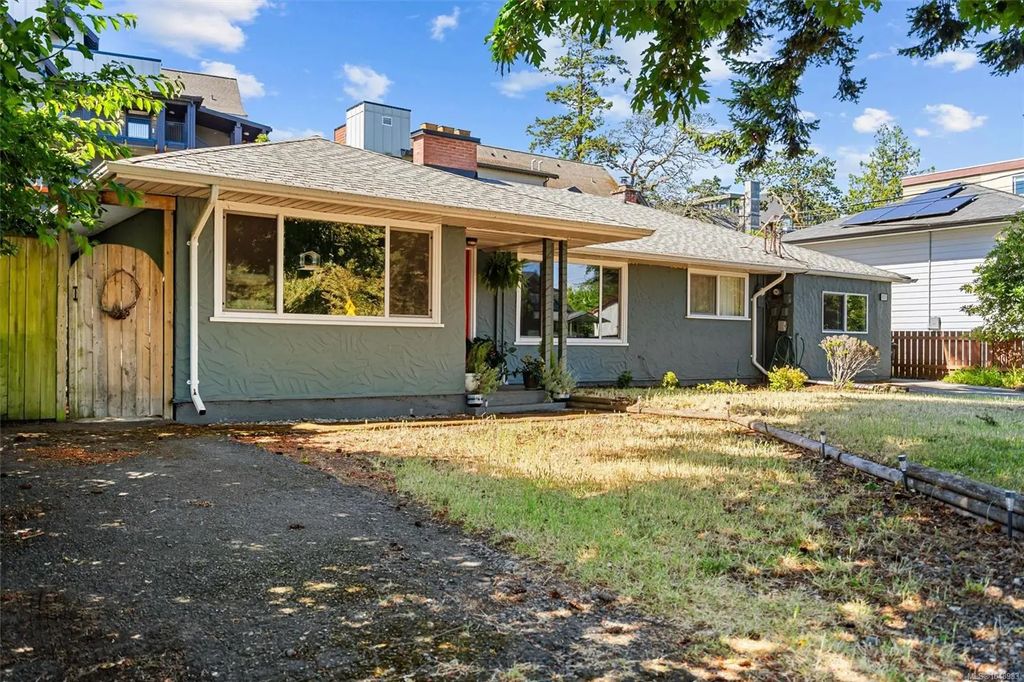 1029 - 1031 Wychbury Ave, Esquimalt