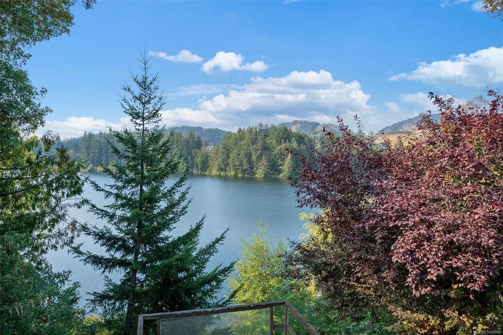 2815 Lake End Rd, Langford