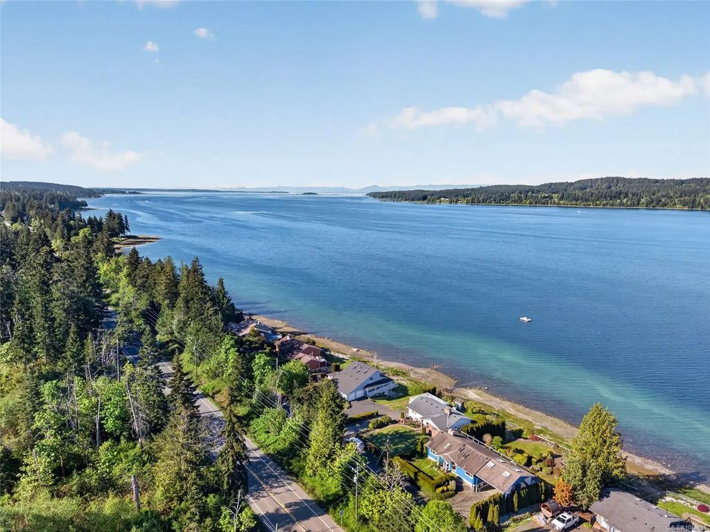 6768 Buckley Bay Frontage Rd W, Fanny Bay