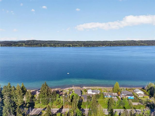 5 of 27 - 6768 Buckley Bay Frontage Rd W, Fanny Bay, BC