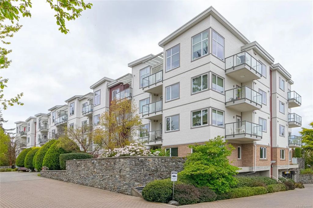4394 West Saanich Rd 202, Saanich