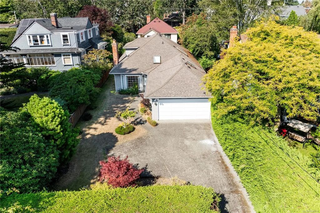 1376 Oliver St, Oak Bay